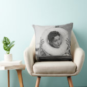 3つを提起している女性 クッション (椅子)