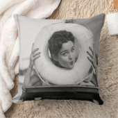 3つを提起している女性 クッション (ブランケット)