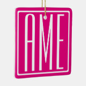 3イニシャルモノグラム |ホットピンクの白 セラミックオーナメント (右)