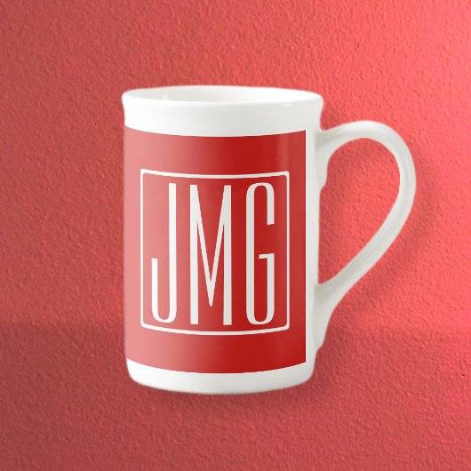 3イニシャルモノグラム |赤と白(またはダイアカラー) ボーンチャイナマグカップ