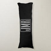 3イニシャルモノグラム |黒と白（または色） ボディピロー (正面縦)