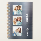 3カスタムフォトシルバーつや消しメタル2025 プランナー手帳 (正面)