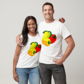 3コショウの写実的で赤い黄色緑 Tシャツ (ユニセックス)