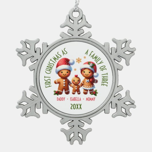 3ジンジャーブレッド家族の家族としての第1クリスマス スノーフレークピューターオーナメント (正面)