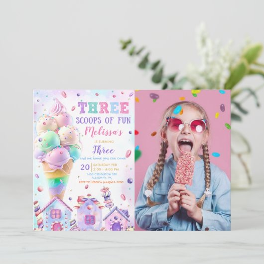 3スクープのおもしろいアイスクリーム誕生日写真 招待状 (スタンド正面)