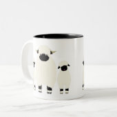 3バレ連続の羊 ツートーンマグカップ (正面左)