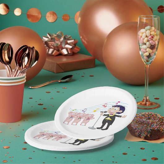 3ピッグ合唱団で歌う少年 ペーパープレート