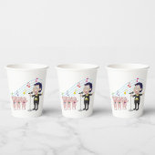 3ピッグ合唱団で歌う少年 紙コップ