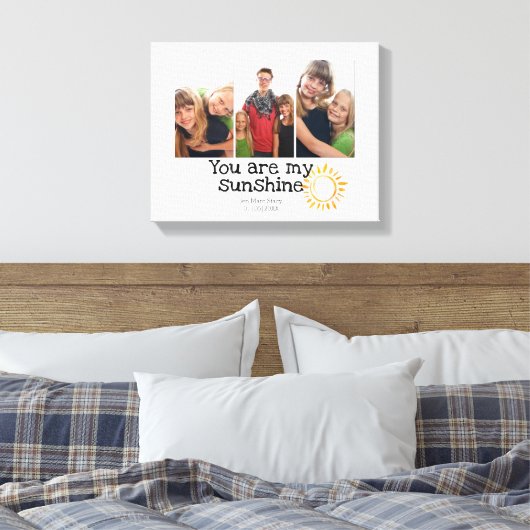 3フォトグリッドキッズハッピーファミリーサニーイエロー引用文 キャンバスプリント (インサイチュ (寝室))