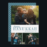 3フォトコラージュシンプルモダンティール（緑がかった色）ハヌカフォト シーズンカード<br><div class="desc">この美しい3枚の写真集ハヌカーカードは、白シンプルい背景にブルーエレガントの文字、ティール（緑がかった色）ブルーのが描かれています。カードの裏面には、幾何学的なダイヤモンモダンドパターンが含まれる。デザインや製品に関するお問い合わせは、(Tracey)連絡 (orabellaprints@outlook.com)までお問い合わせください。</div>