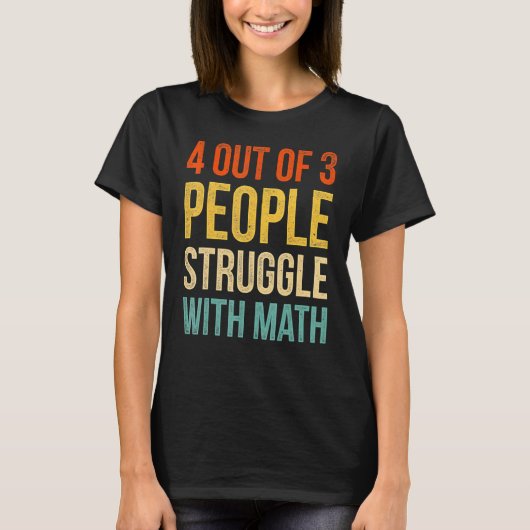 3人おもしろい中4人が数学の先生に悩む Tシャツ (正面)