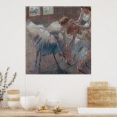 3人のダンサーがクラスに向けて準備 – Edgar Degas ポスター (キッチン)