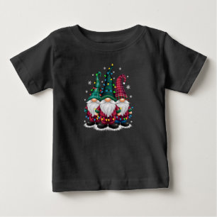 3人のノームのクリスマスライト クリスマス ホリデー ベビーTシャツ