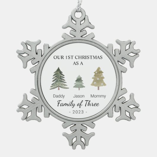 3人のバビーズファミリー初めてのクリスマス パーソナライズされた スノーフレークピューターオーナメント (正面)