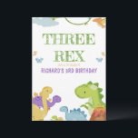 3人のレックスキッズイラストレーション3rd誕生日パーティー 招待状<br><div class="desc">このイラストレーションは楽しくフレンドリー恐竜のキャラクターを備え、遊び心から「3つのレックス」と呼ばれ祝て、子供の3歳の誕生日を迎える。恐竜が様々な誕生日の活動を行う様子は、楽しみと興奮に満ちている。キャラクターデザイン: 「三つのレックス」は、大きなスマイルを持つ愛らしい、漫画のような恐竜フレンドリーである。恐竜は体に「3」という数字を組み込むように独創的にデザインされ澄ん、3回目の祝誕生日である。恐竜はカラフルパーティー帽子で飾られ、尾に風船を結び付けて祭りのtouchを増やす。</div>