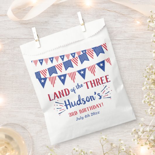 3人の土地だ!7月3日の4日パーティー フェイバーバッグ (クリップ留めされた状態)