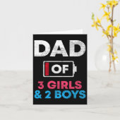 3人の女の子と2人の男の子のバッテリー残量が低いパパの日 カード (黄色い花)