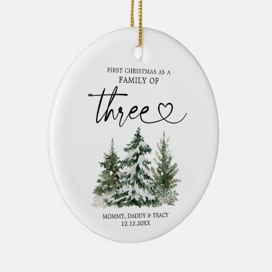 3人の家族としての冬の森の初めてのクリスマス セラミックオーナメント (右)