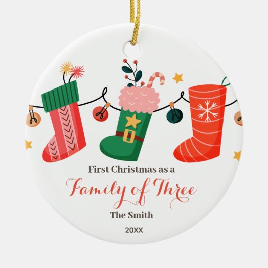 3人の家族としての靴下のクリスマス セラミックオーナメント (正面)