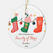 3人の家族としての靴下のクリスマス セラミックオーナメント (左)