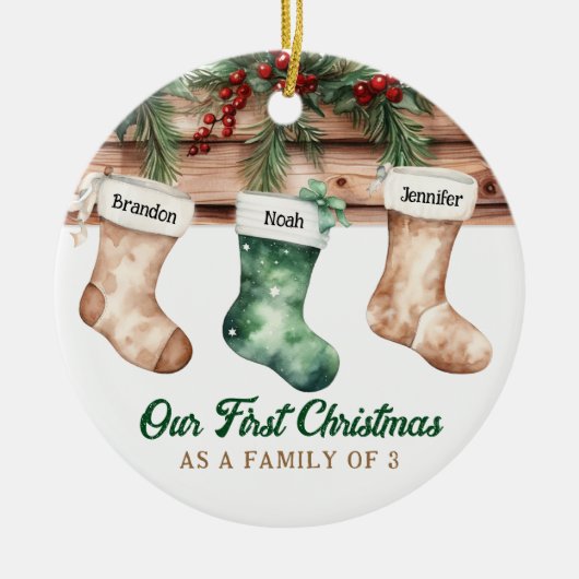 3人の新しい親の家族としての初めてのクリスマス セラミックオーナメント (正面)