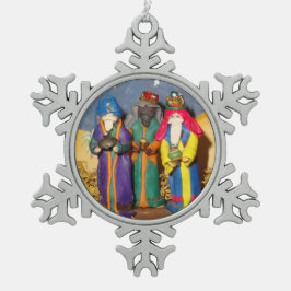 3人の王がクリスマスのベビーに贈り物を運ぶ スノーフレークピューターオーナメント