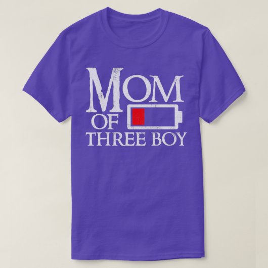 3人の男の子のママ低電池おもしろい Tシャツ (デザイン正面)