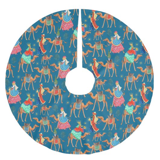 3人の賢い男の王とラクダの青いオールオーバー ブラッシュドポリエステルツリースカート (正面)