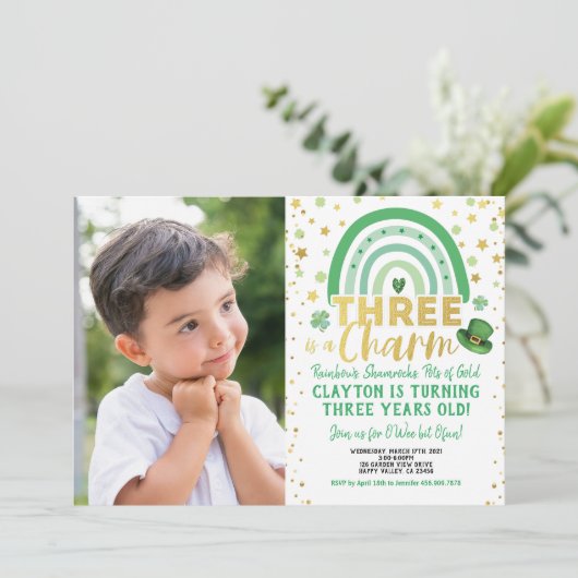 3人はチャーム3歳の誕生日セント・パトリックの写真 招待状 (スタンド正面)