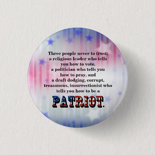 3人は決して信用してはいけない。 缶バッジ (正面)