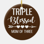 3人賛美の男の子の子の三つ組の母親 セラミックオーナメント (裏面)