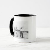 3人lassoing. マグカップ (正面左)