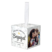 3写真初めてのクリスマス婚約したフェイク大理石 キューブオーナメント (正面アングル)