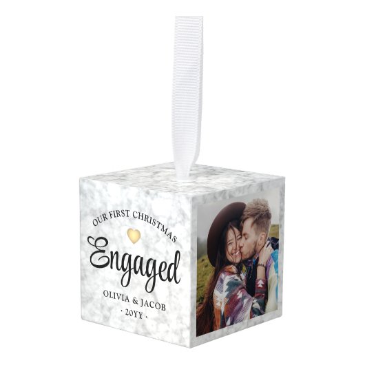 3写真初めてのクリスマス婚約したフェイク大理石 キューブオーナメント (正面アングル)