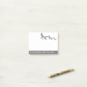 3列飛んでいるに並ぶ。バーダー ポストイット (デスク上)