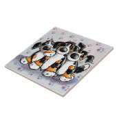 3匹のおもしろいなバーニーズ・マウンテン・ドッグの漫画 タイル (側面)