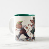 3匹のスケートで滑るダックスフント-人間の形をした犬 ツートーンマグカップ (正面左)