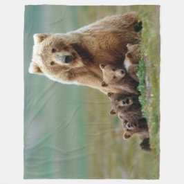 3匹の子どもを育てる フリースブランケット