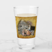 3匹の小さな豚が納屋で雪素朴を眺めている タンブラーグラス (裏面)
