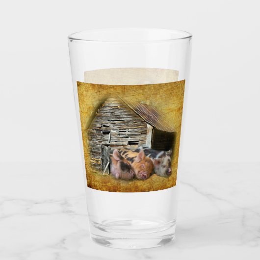 3匹の小さな豚が納屋で雪素朴を眺めている タンブラーグラス (正面)