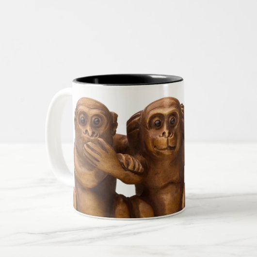 3匹の木猿の切り分けること ツートーンマグカップ (正面左)