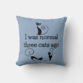 3匹の猫の前におもしろいな装飾用クッション クッション (正面)
