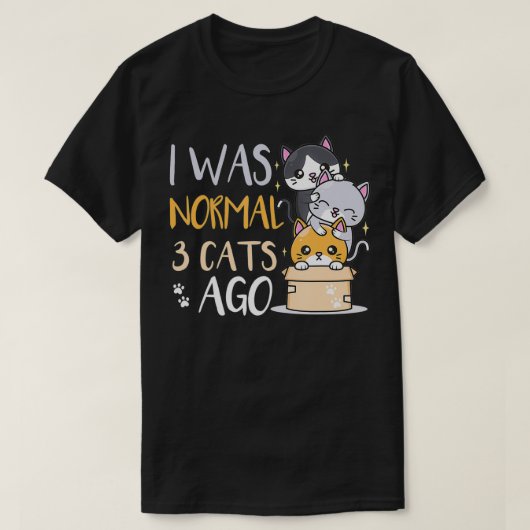 3匹の猫の前までは普通だった Tシャツ (デザイン正面)