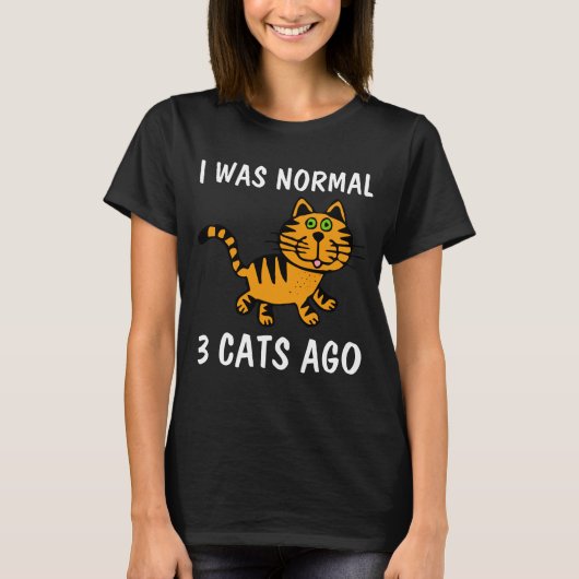 3匹の猫までは普通だった、面白い猫Tシャツ Tシャツ (正面)