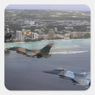 3匹のF-16戦いの《鳥》ハヤブサは形成で飛びます スクエアシール