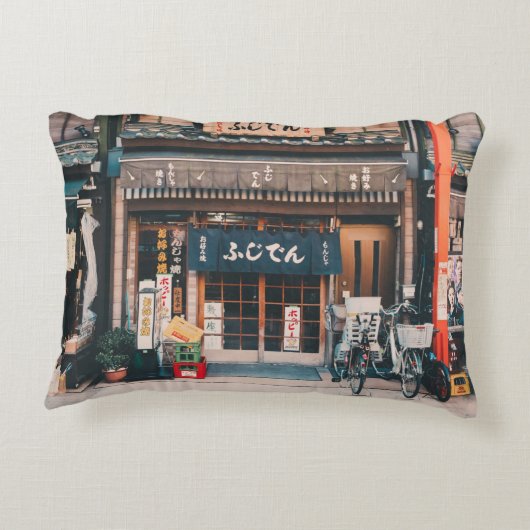 3台の自転車を前に置く建物 アクセントクッション (裏面)