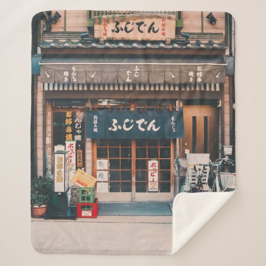 3台の自転車を前に置く建物 シェルパブランケット (正面)