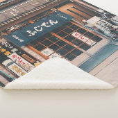 3台の自転車を前に置く建物 シェルパブランケット (3/4)