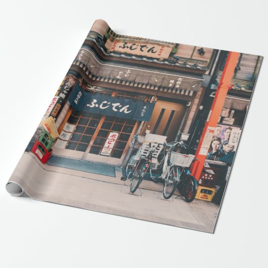 3台の自転車を前に置く建物 ラッピングペーパー (アンロールド)