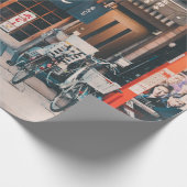 3台の自転車を前に置く建物 ラッピングペーパー (角)